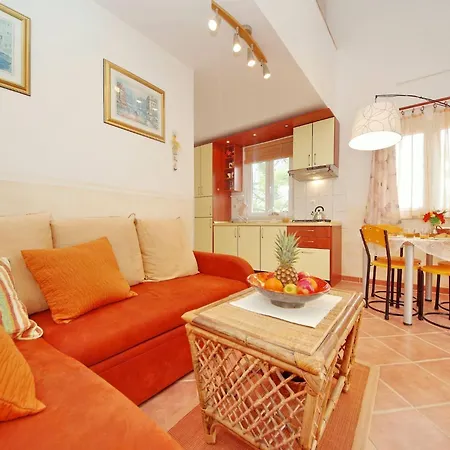 דירה With Balcony And Sea View