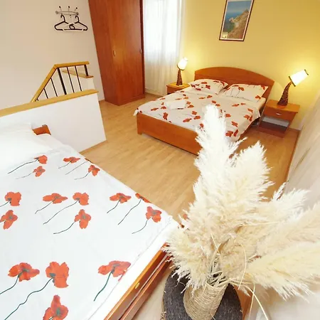 דירה With Balcony And Sea View *